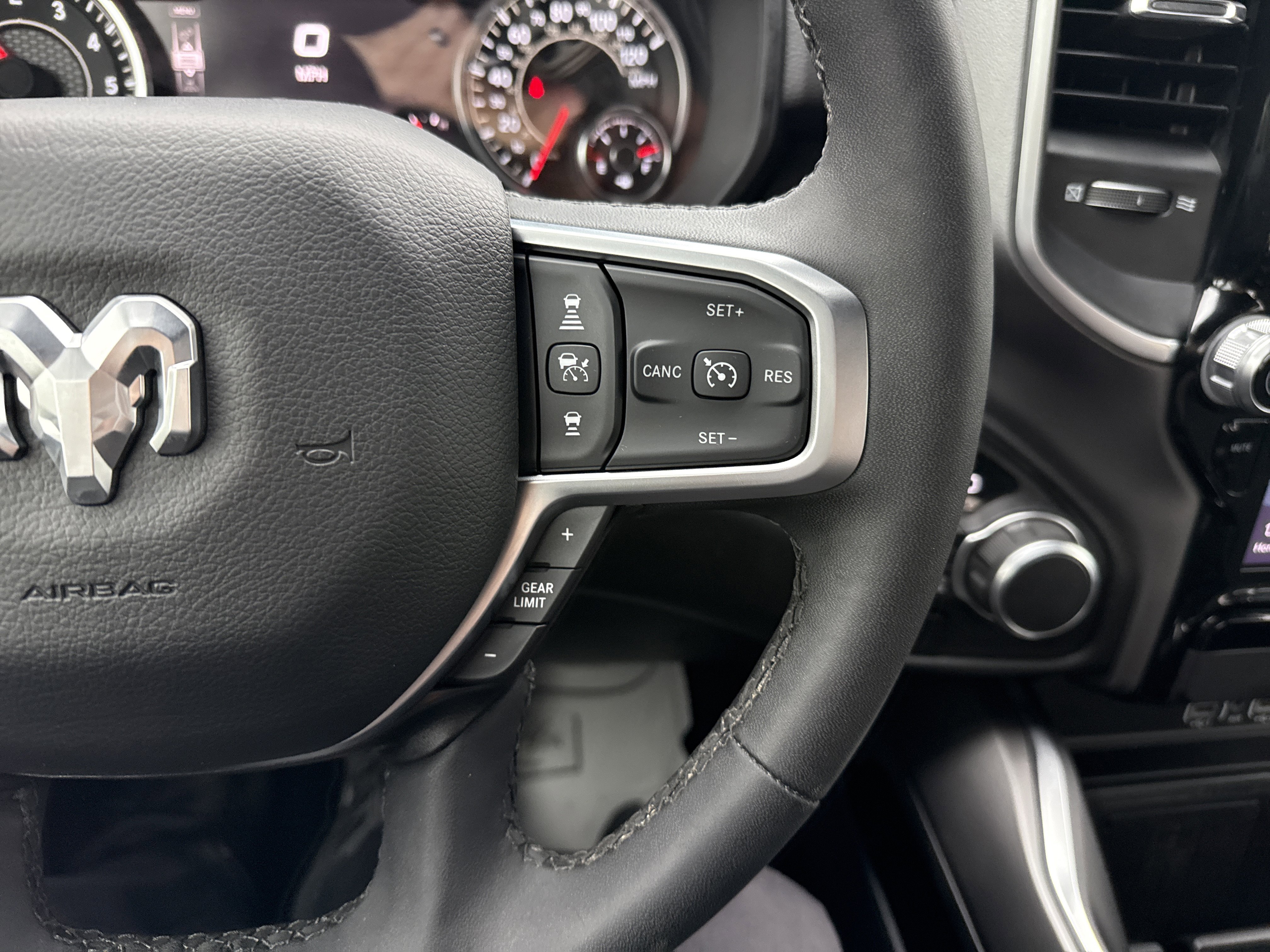 Used 2025 RAM 1500 Big Horn AWD/4WD image 23