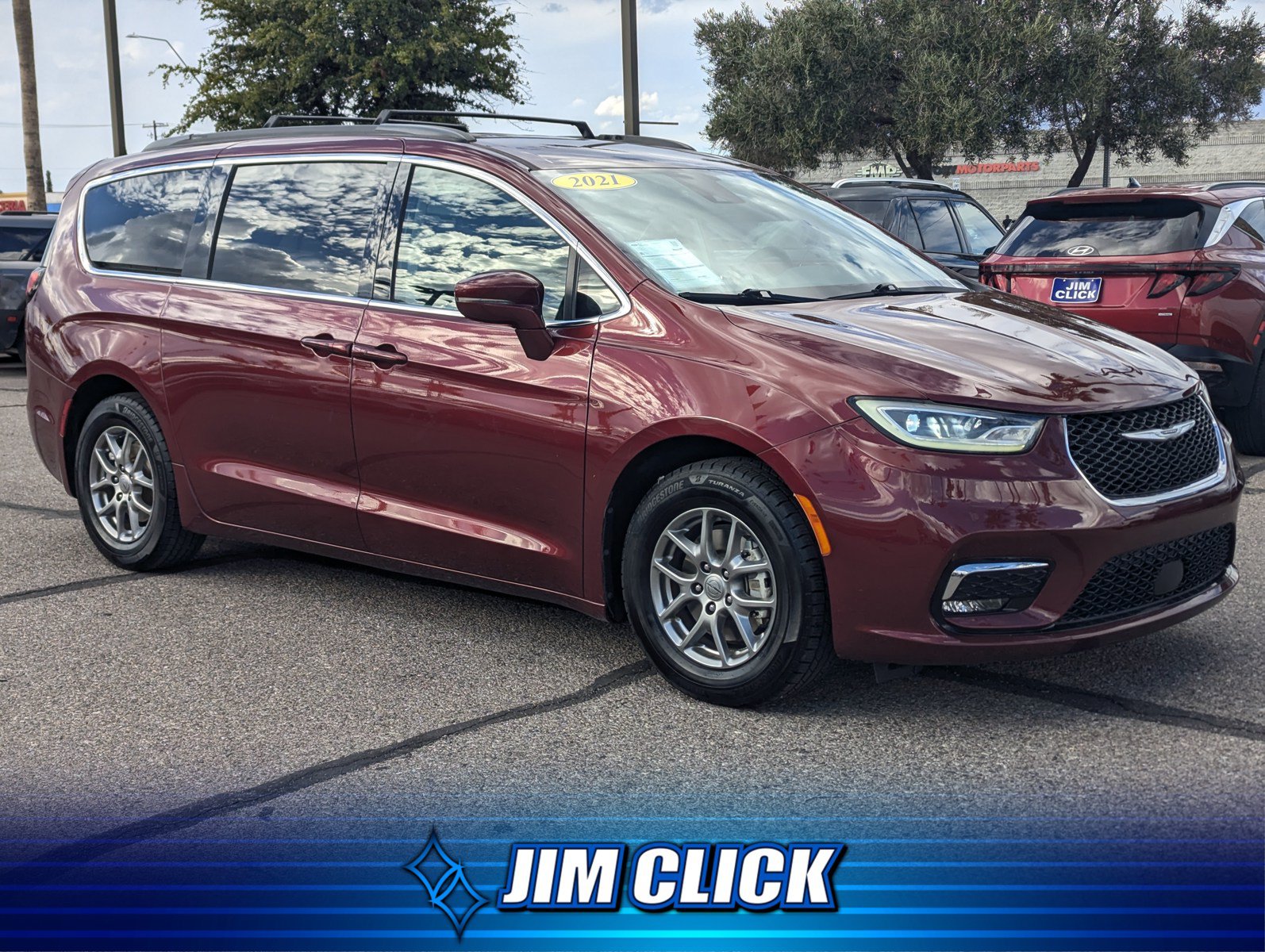 Used 2021 Chrysler Pacifica Touring FWD image 1