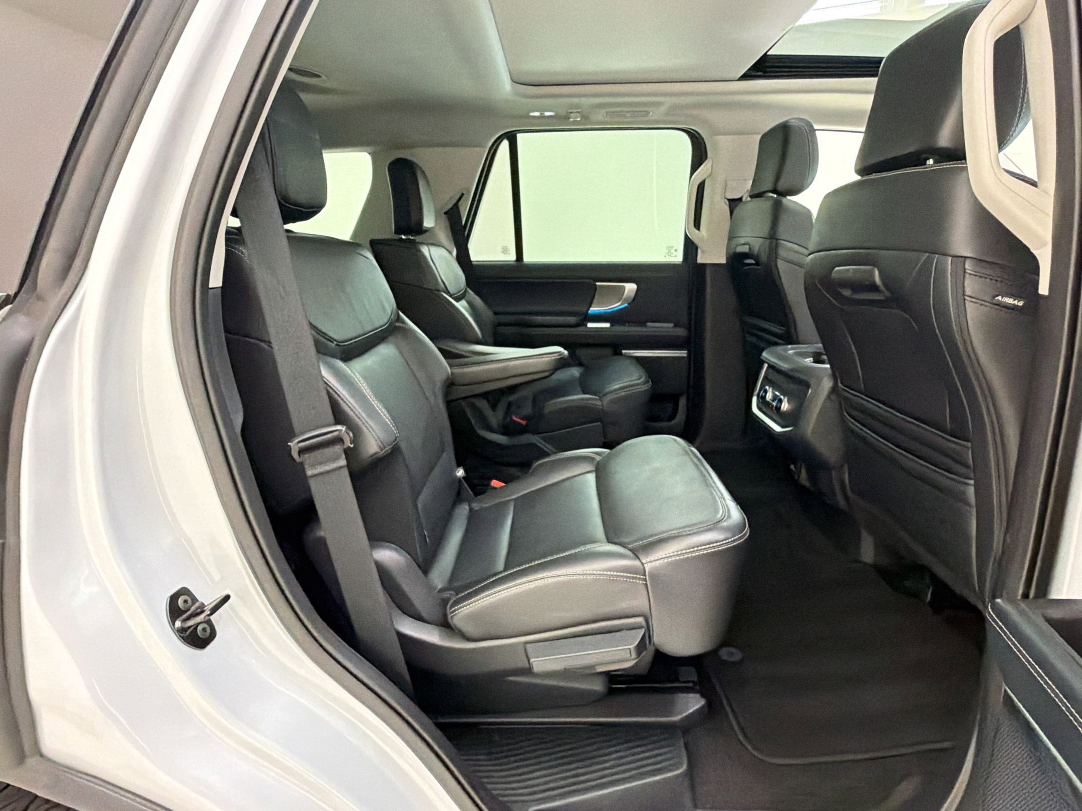 Certified 2025 Ford Expedition Platinum AWD/4WD image 30