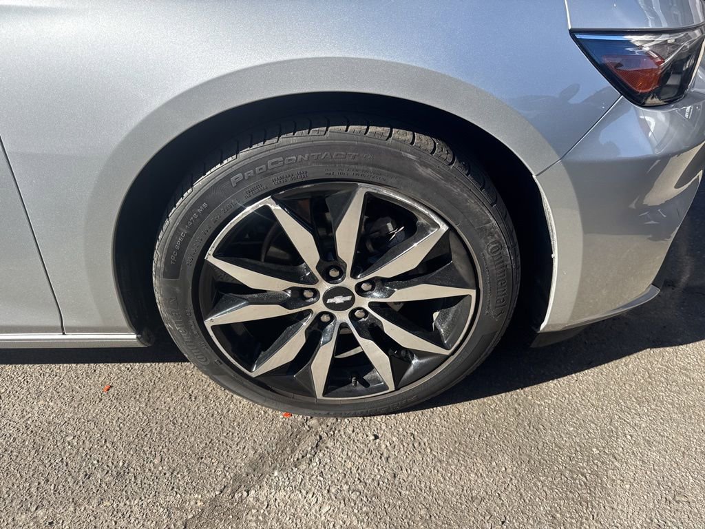 Used 2017 Chevrolet Malibu LT w/ Leather Package image 4