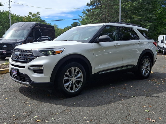 Certified 2023 Ford Explorer XLT w/ Equipment Group 202A AWD/4WD image 5