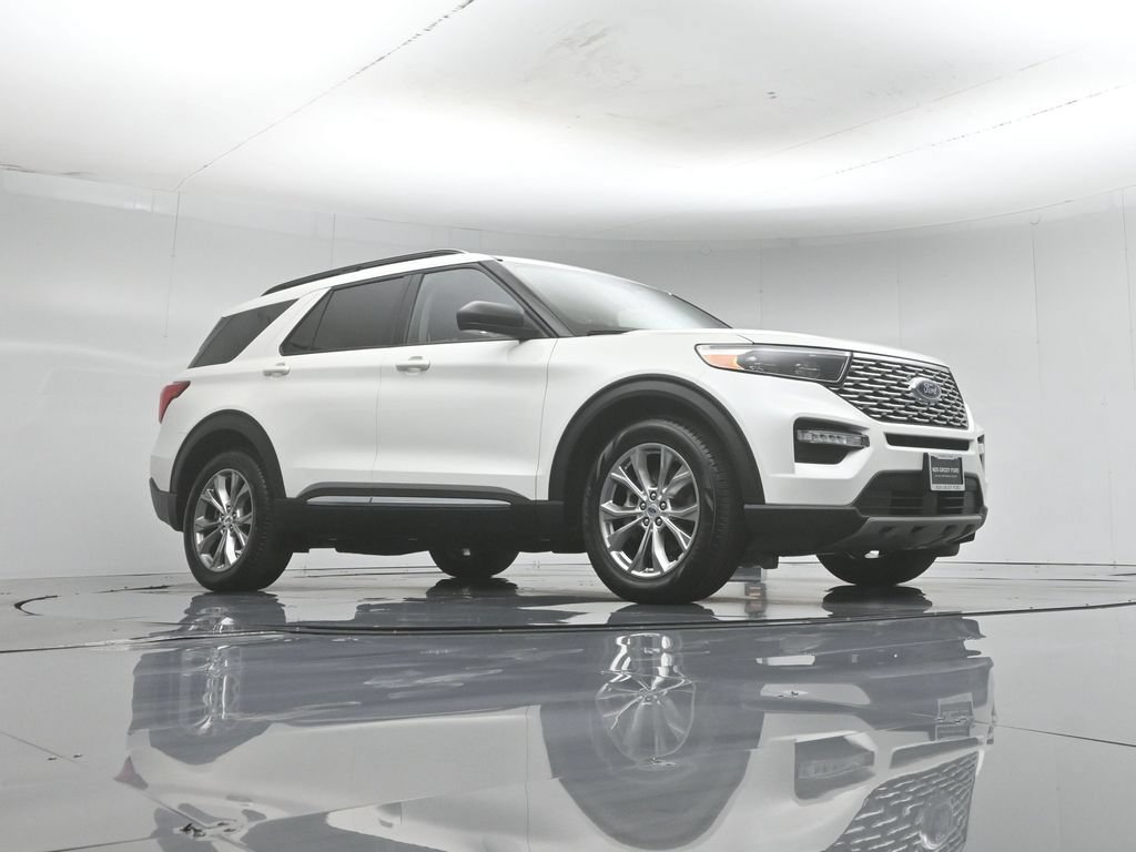 Certified 2021 Ford Explorer XLT w/ Equipment Group 202A RWD image 4