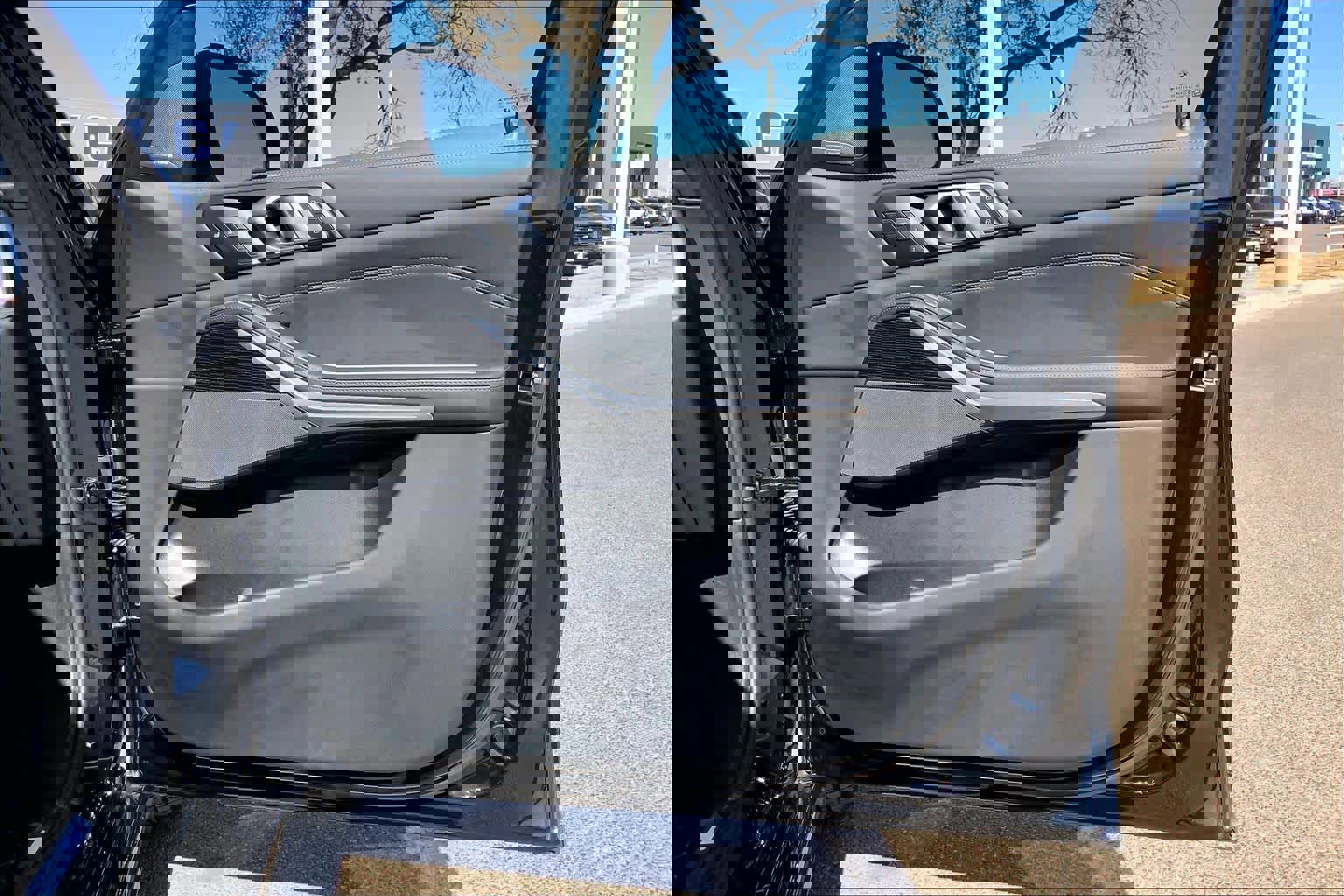 Used 2025 BMW X7 xDrive40i w/ Executive Package image 22