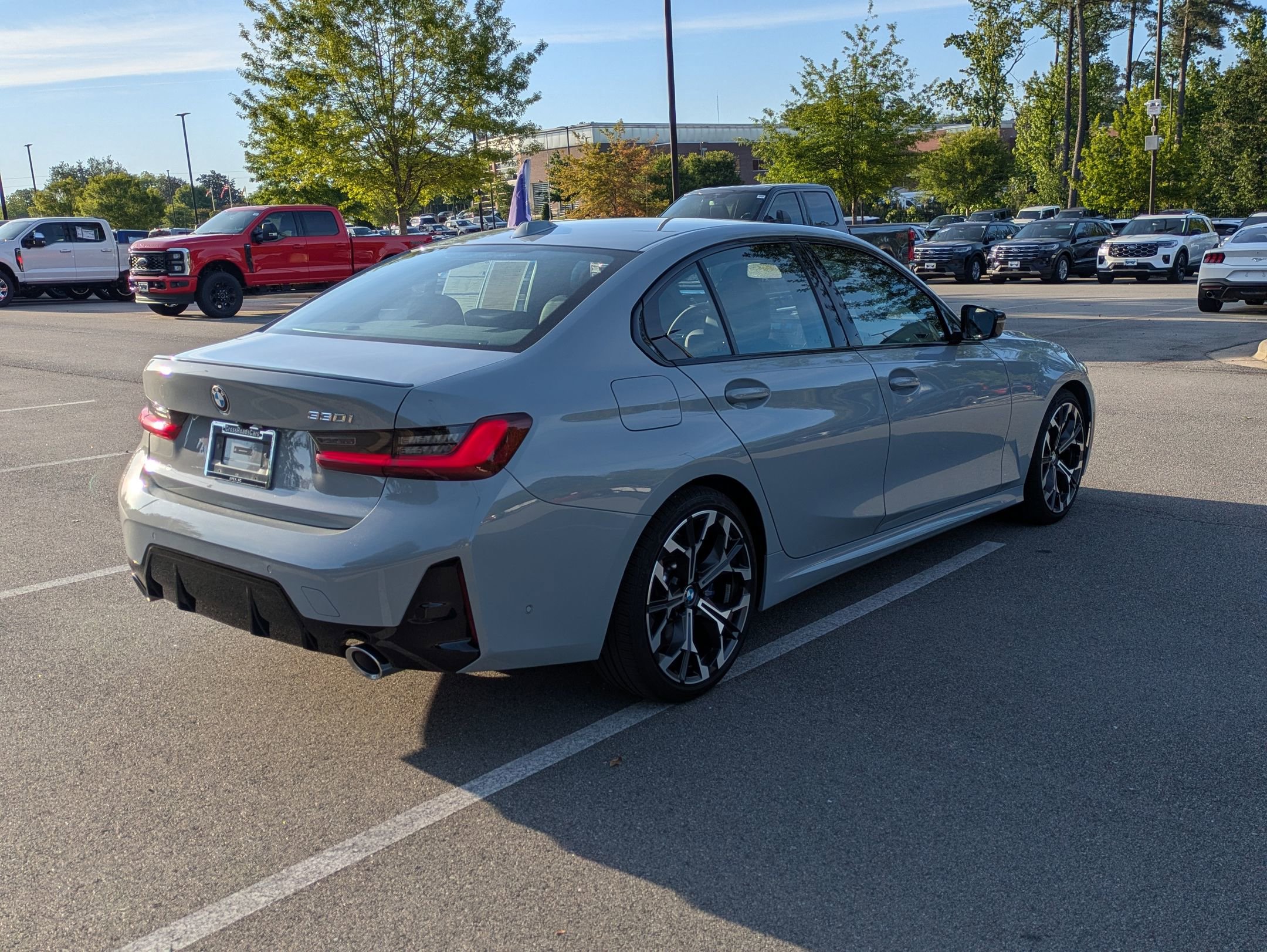 Used 2025 BMW 330i Sedan w/ M Sport Package RWD image 4