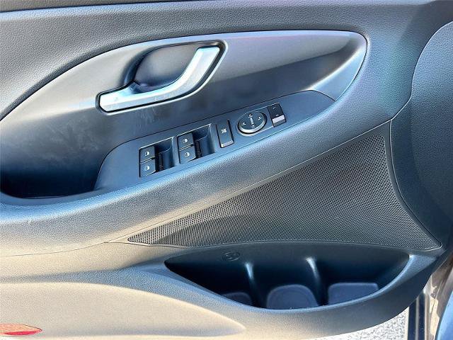 Used 2018 Hyundai Elantra GT FWD image 18