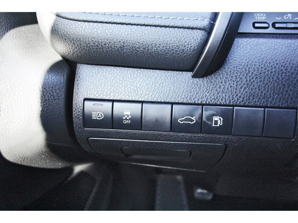 Used 2018 Toyota Camry L image 20