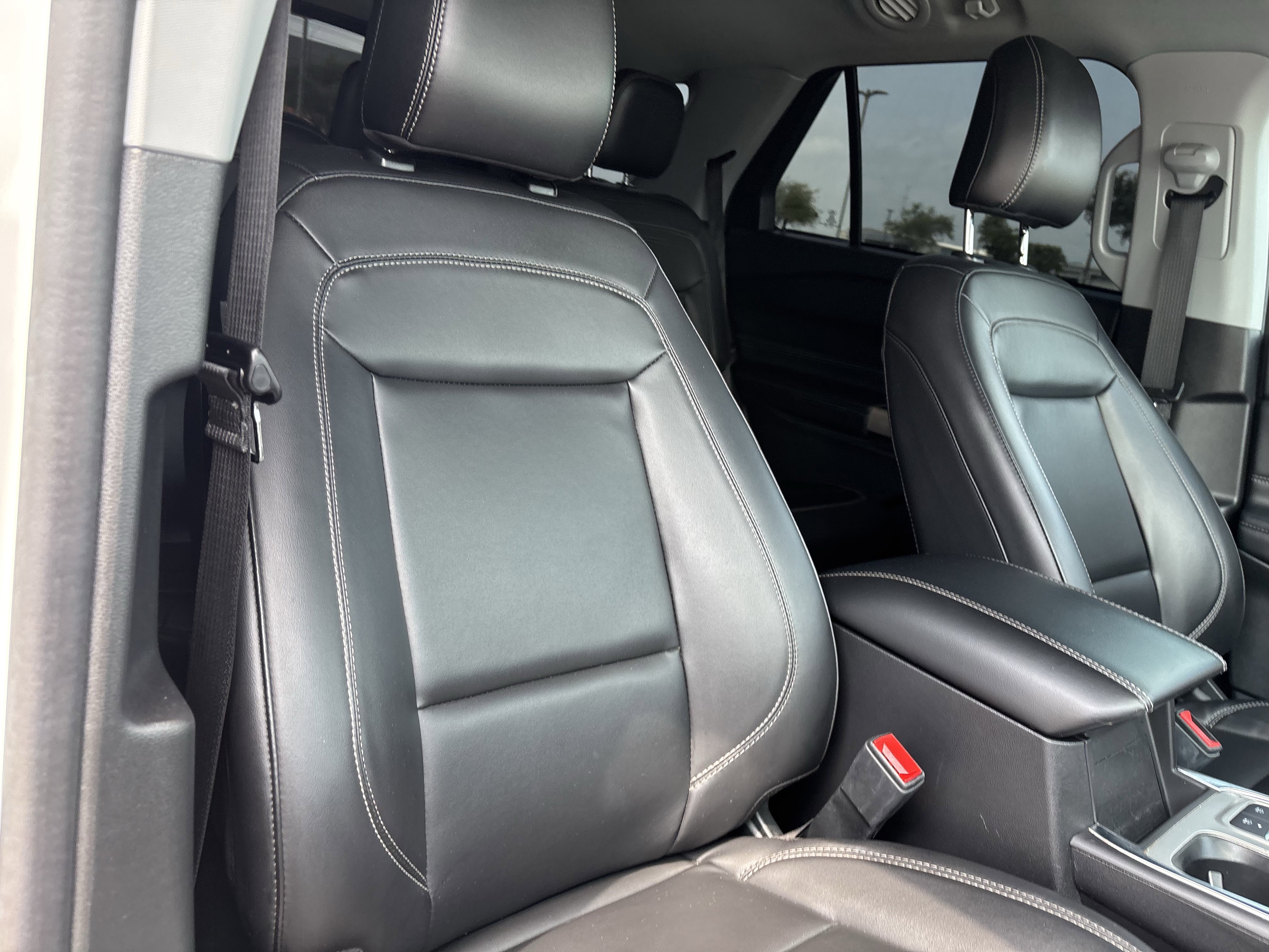 Certified 2023 Ford Explorer XLT w/ Equipment Group 202A RWD image 28