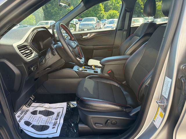 Certified 2024 Ford Escape ST-Line w/ Tech Pack #1 AWD/4WD image 9