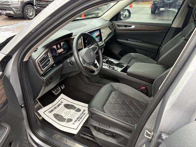 Used 2024 Volkswagen Atlas SEL Premium R-Line image 12