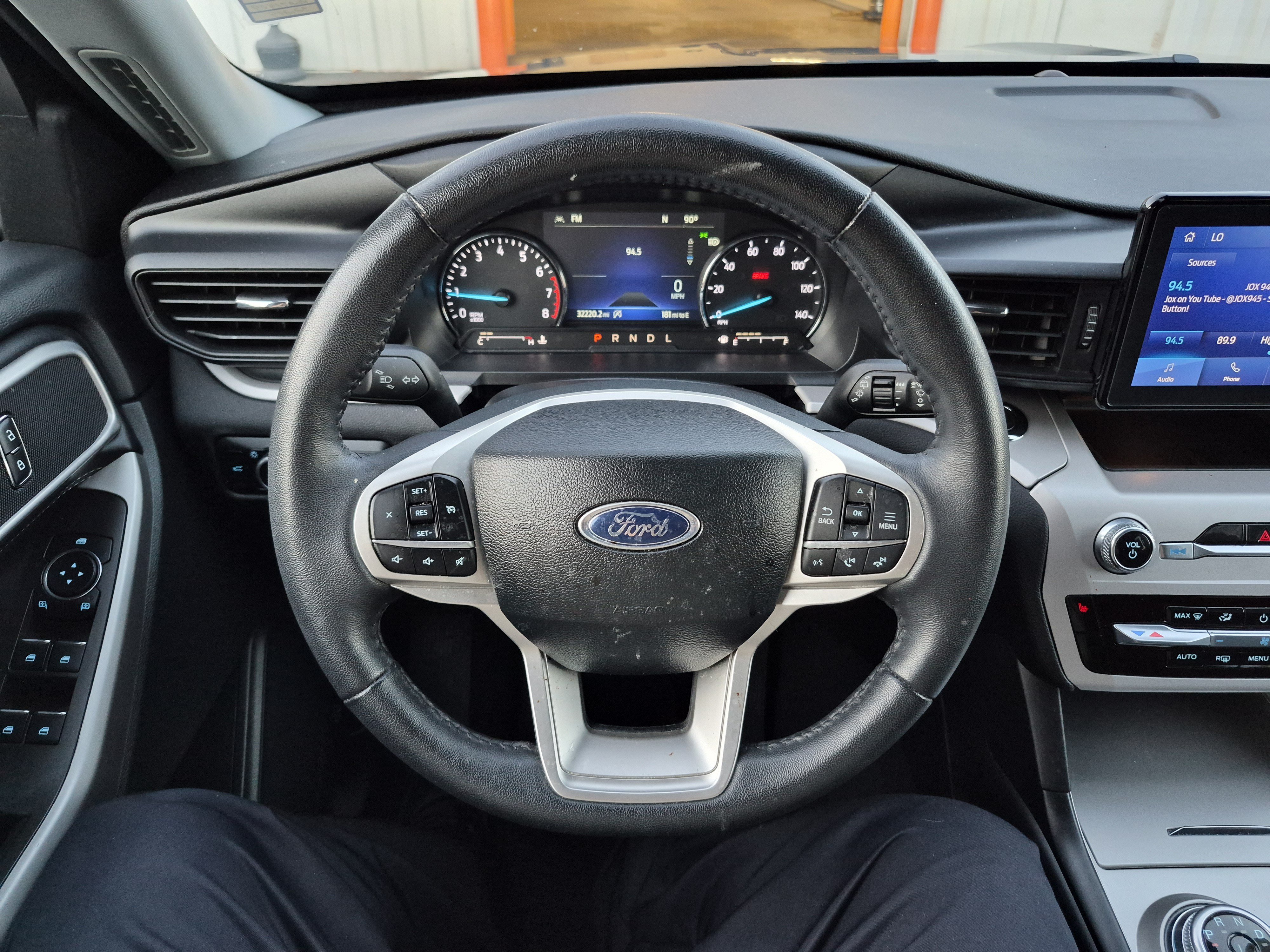 Certified 2024 Ford Explorer XLT RWD image 28