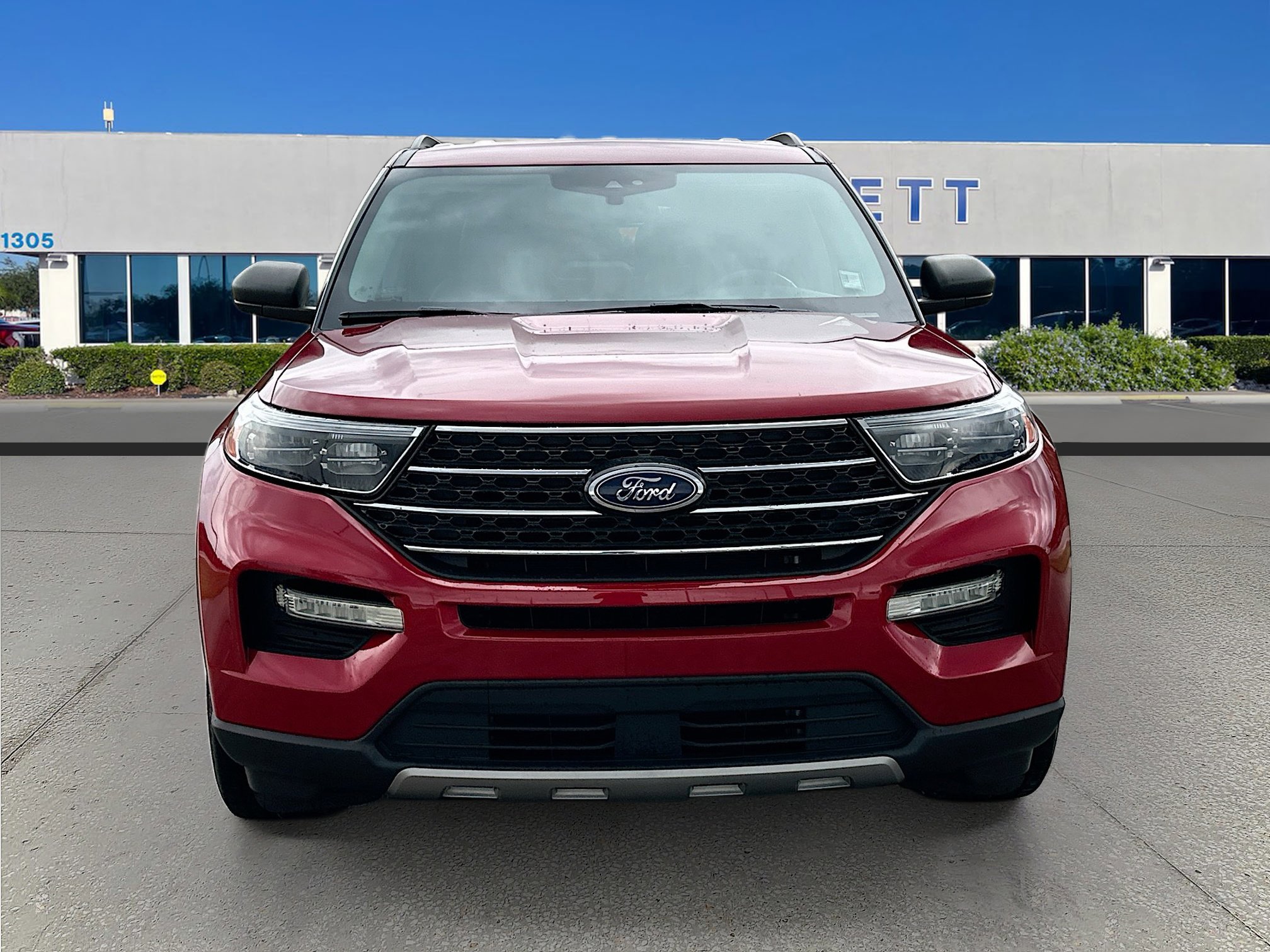 Certified 2022 Ford Explorer XLT w/ Equipment Group 202A RWD image 2