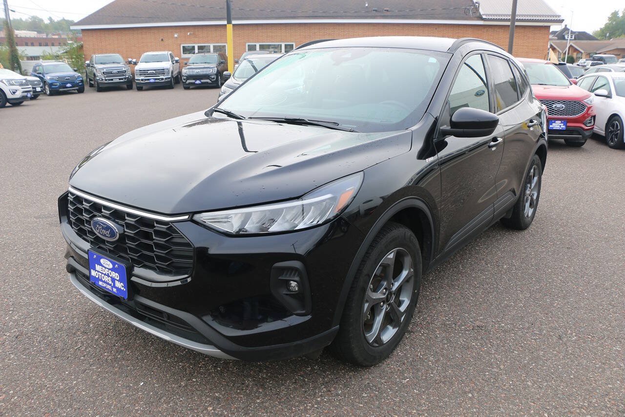 Certified 2025 Ford Escape ST-Line Select AWD/4WD image 9