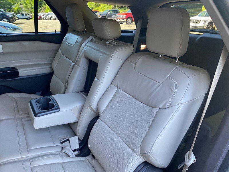 Certified 2023 Ford Explorer Platinum w/ Technology Package AWD/4WD image 35