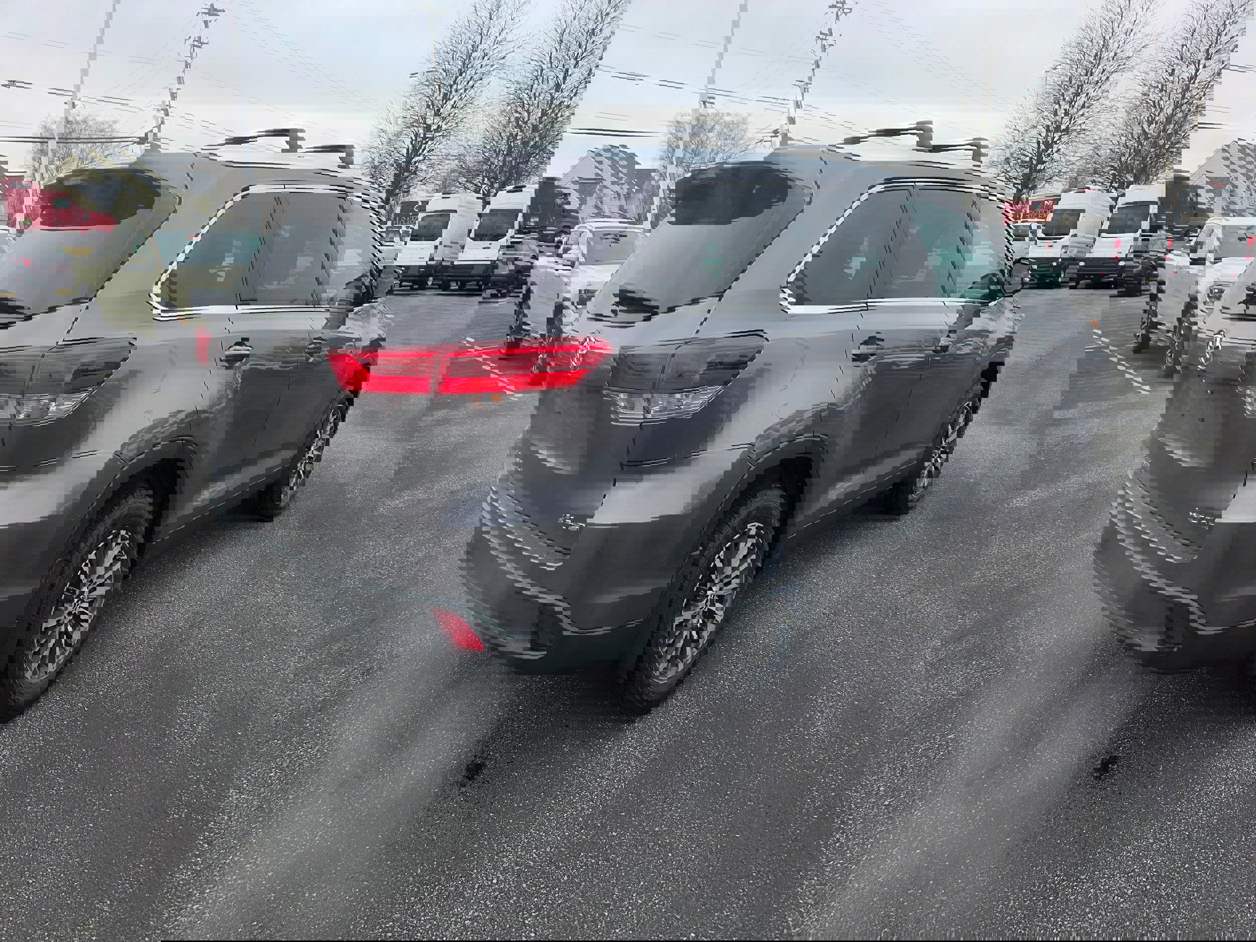 Used 2019 Toyota Highlander SE image 4