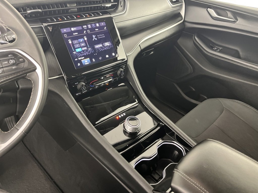 Used 2023 Jeep Grand Cherokee Laredo image 21