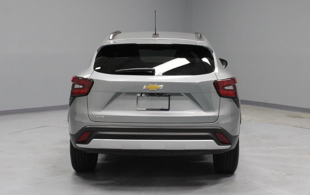 Used 2025 Chevrolet Trax LT FWD image 9