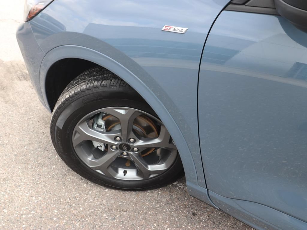 Certified 2024 Ford Escape ST-Line w/ Tech Pack #1 FWD image 3