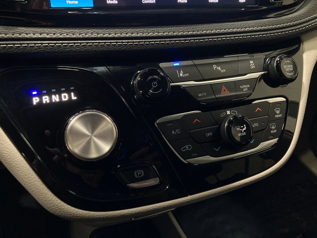 Used 2023 Chrysler Pacifica Touring-L image 25