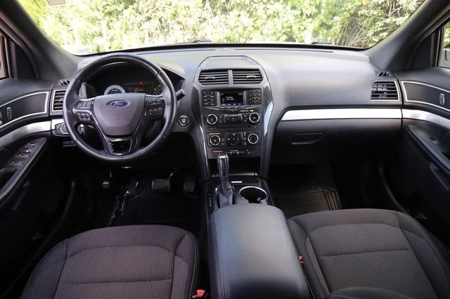 Certified 2017 Ford Explorer XLT FWD image 23