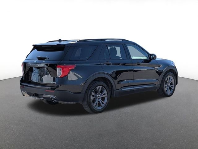 Certified 2023 Ford Explorer XLT w/ Equipment Group 202A AWD/4WD image 3