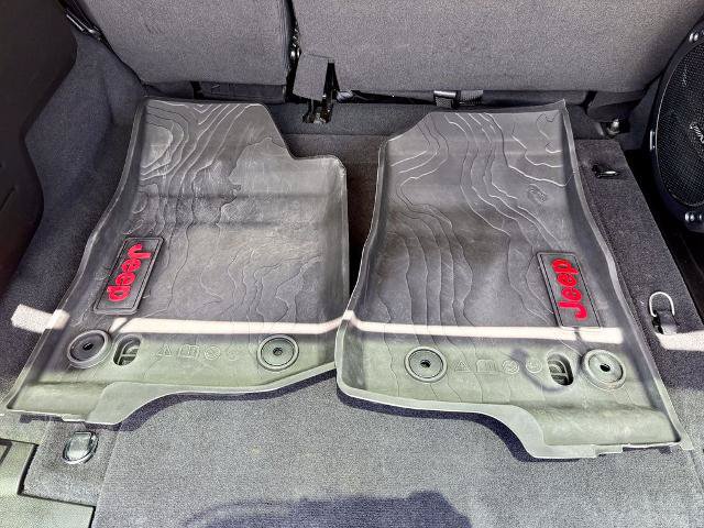 Used 2025 Jeep Wrangler Unlimited Rubicon w/ Safety Group AWD/4WD image 17
