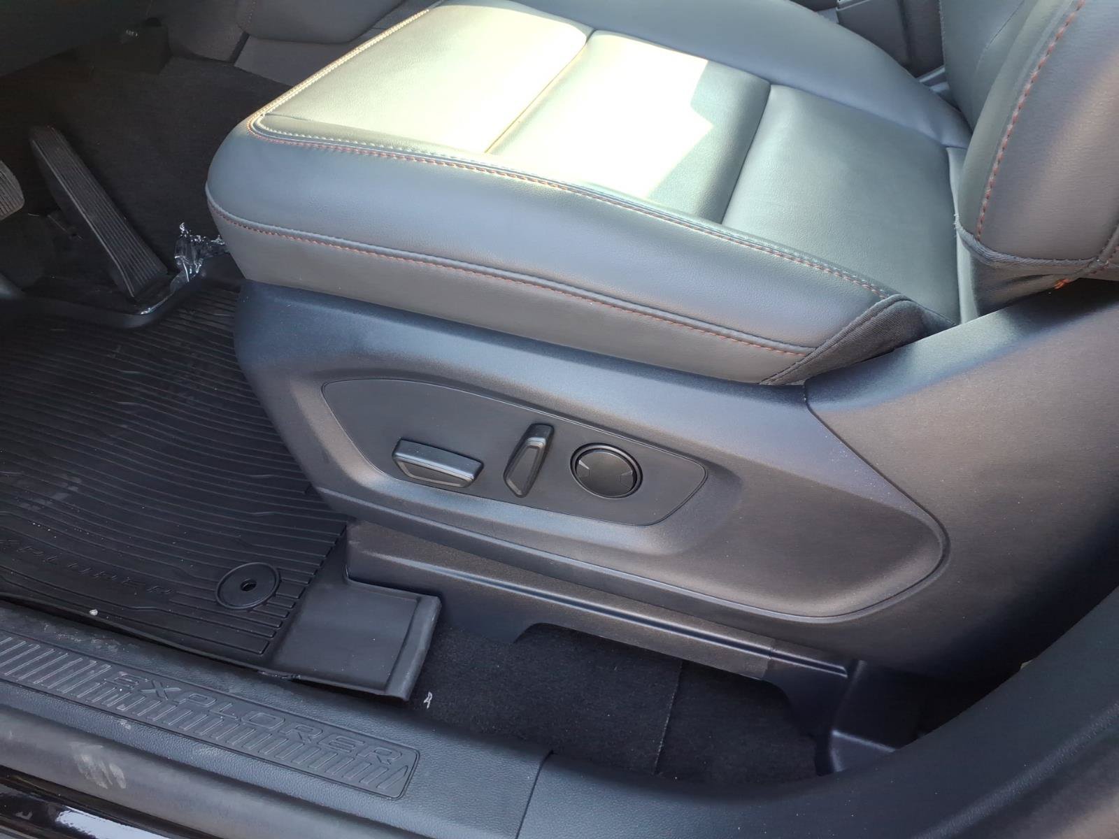 Certified 2025 Ford Explorer Active w/ Active Comfort Package AWD/4WD image 11