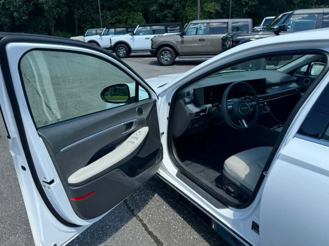 Used 2025 Hyundai Sonata SEL FWD image 12