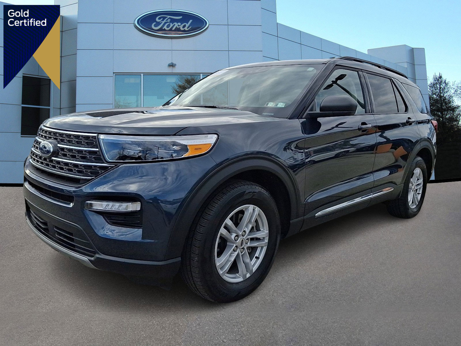 Certified 2024 Ford Explorer XLT w/ Equipment Group 202A