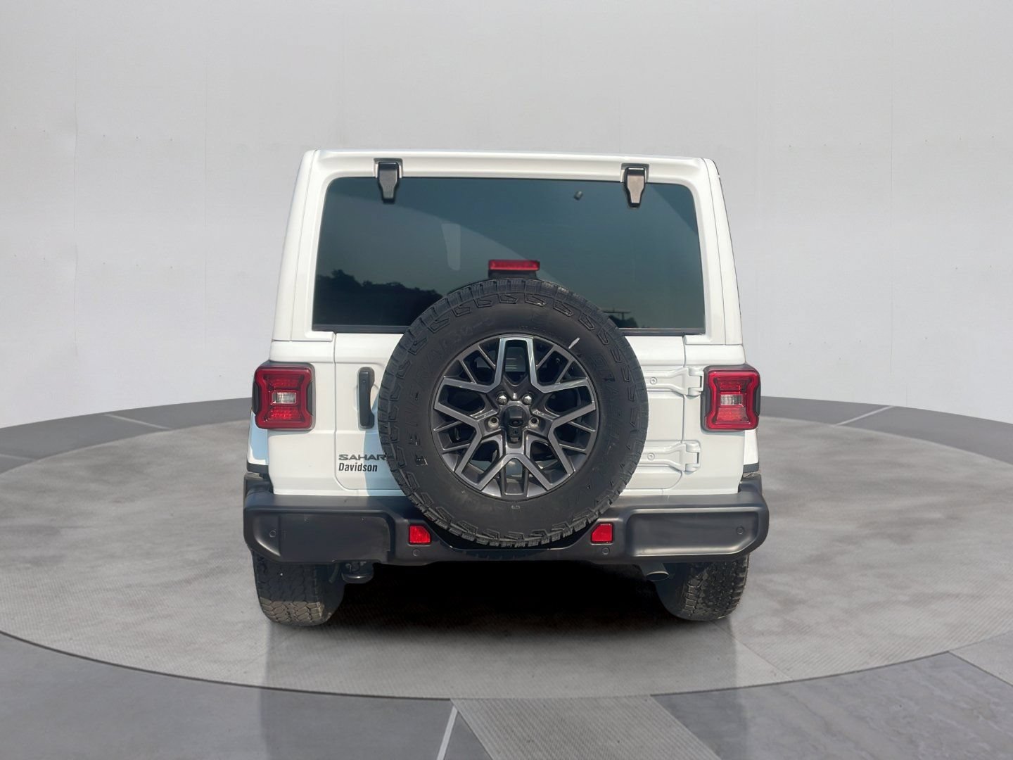 Used 2025 Jeep Wrangler Unlimited Sahara AWD/4WD image 6