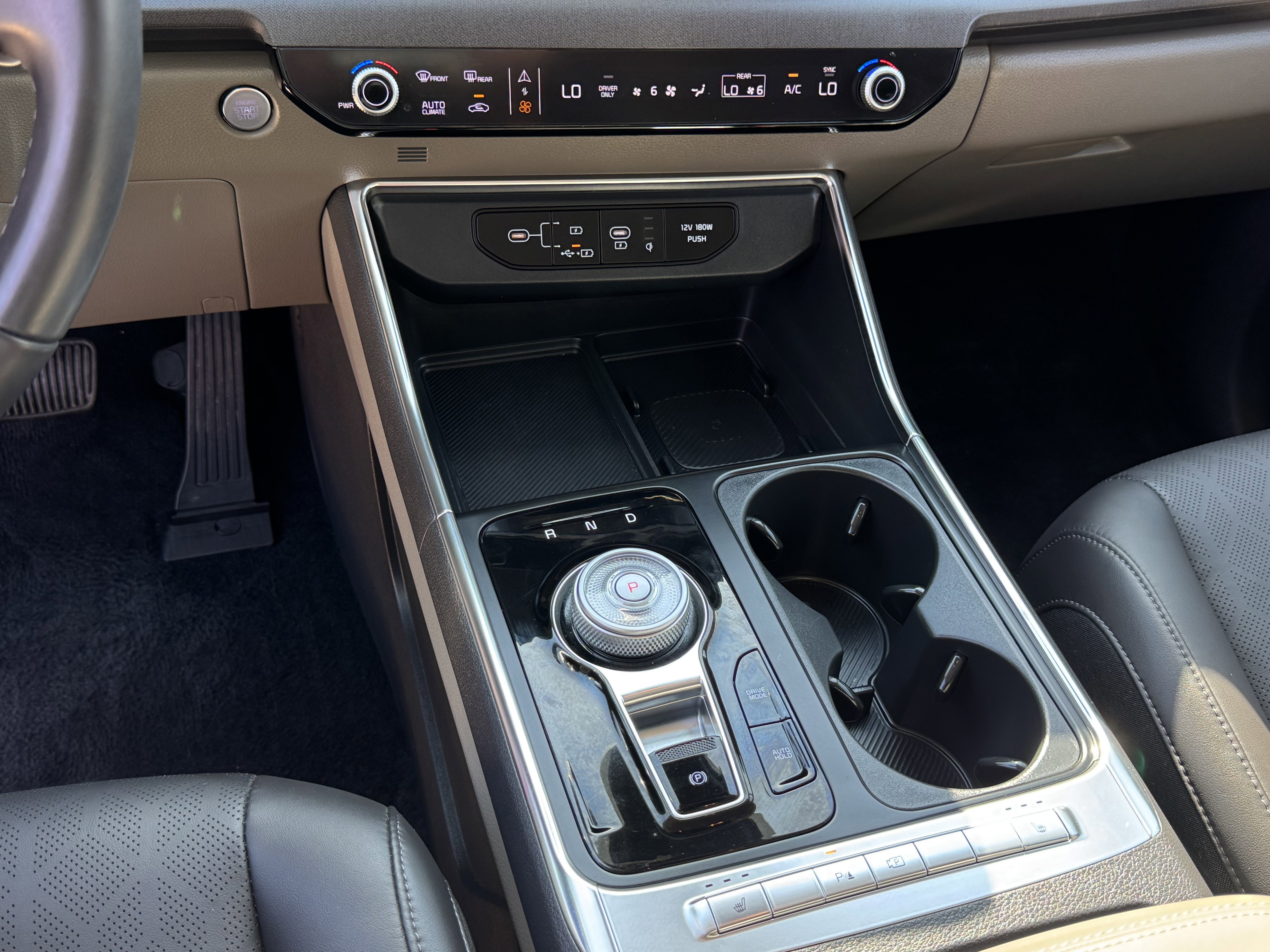 Used 2025 Kia Carnival EX image 21