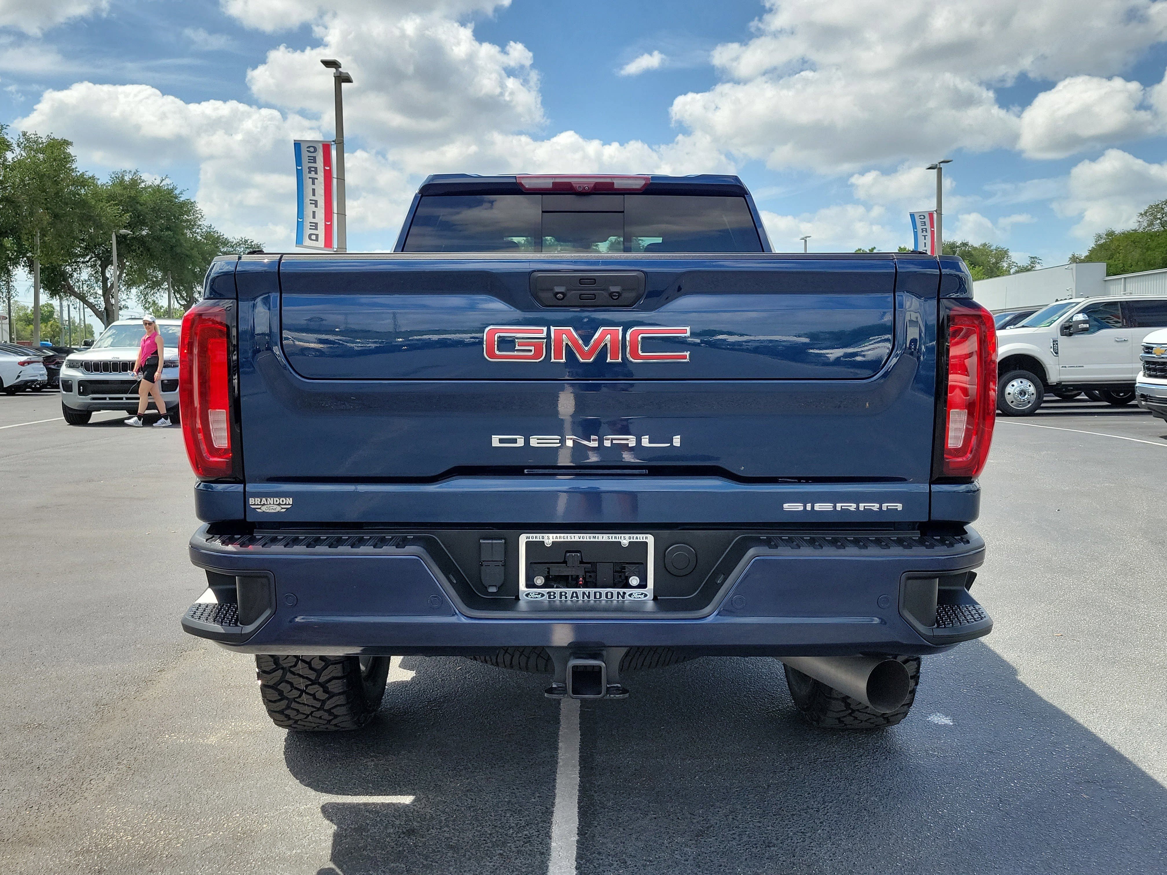 Used 2023 GMC Sierra 2500 Denali w/ Technology Package AWD/4WD image 8