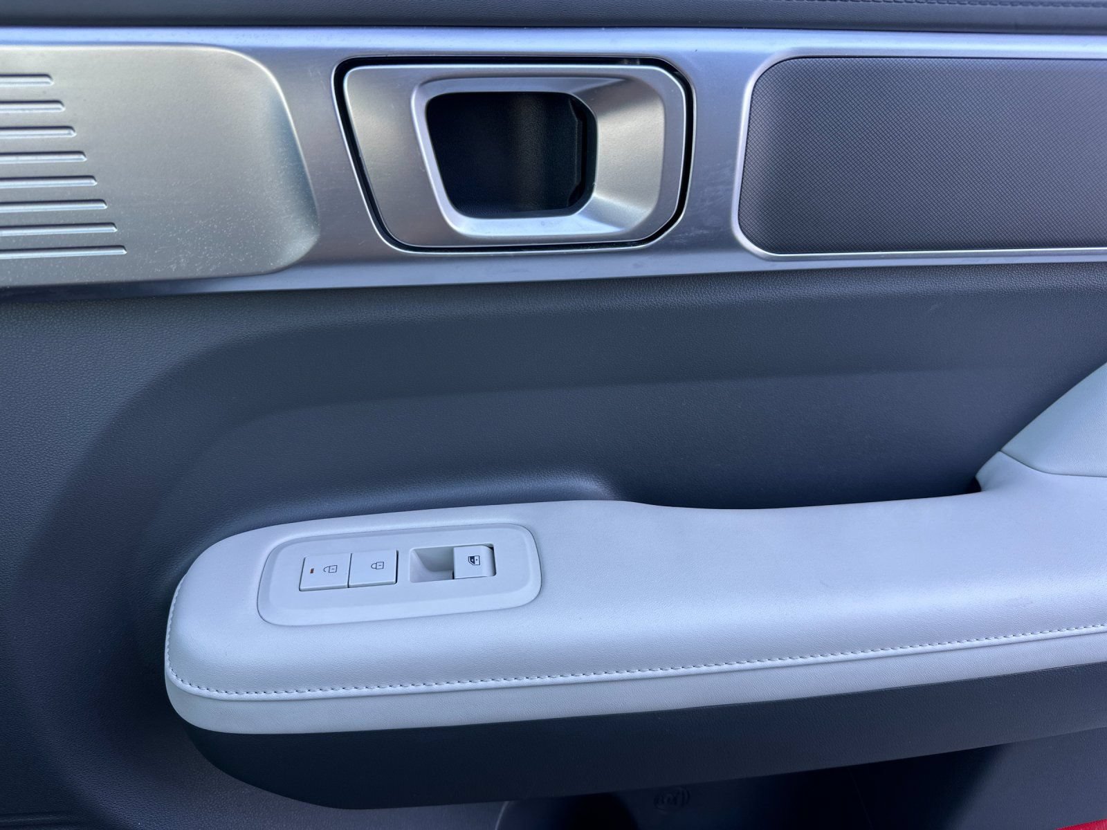 Used 2025 Hyundai Santa Fe SEL FWD image 19
