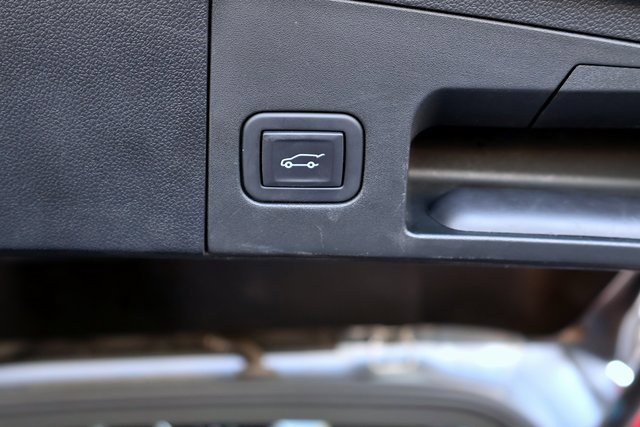 Used 2024 Cadillac XT4 Premium Luxury image 22