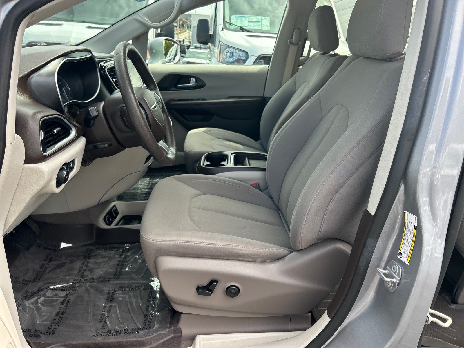 Used 2020 Chrysler Pacifica Touring w/ Advanced Safetytec Group FWD image 8