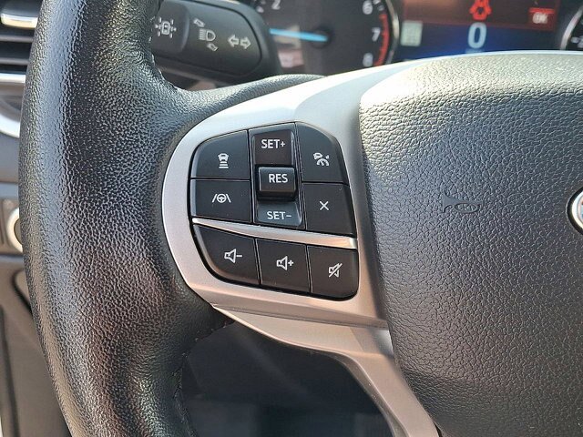 Certified 2022 Ford Explorer XLT w/ Equipment Group 202A AWD/4WD image 17