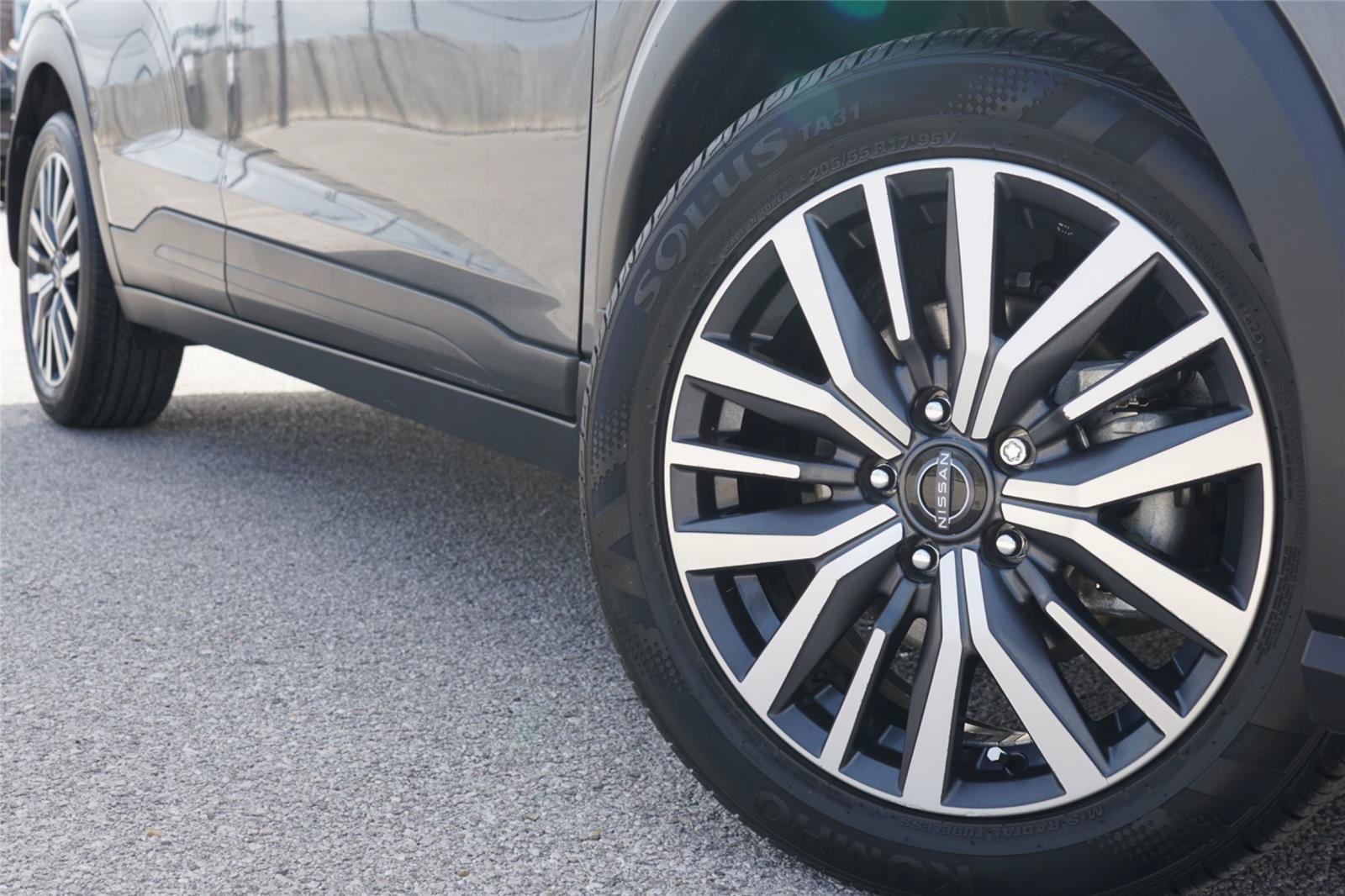 Used 2024 Nissan Kicks SV FWD video 2