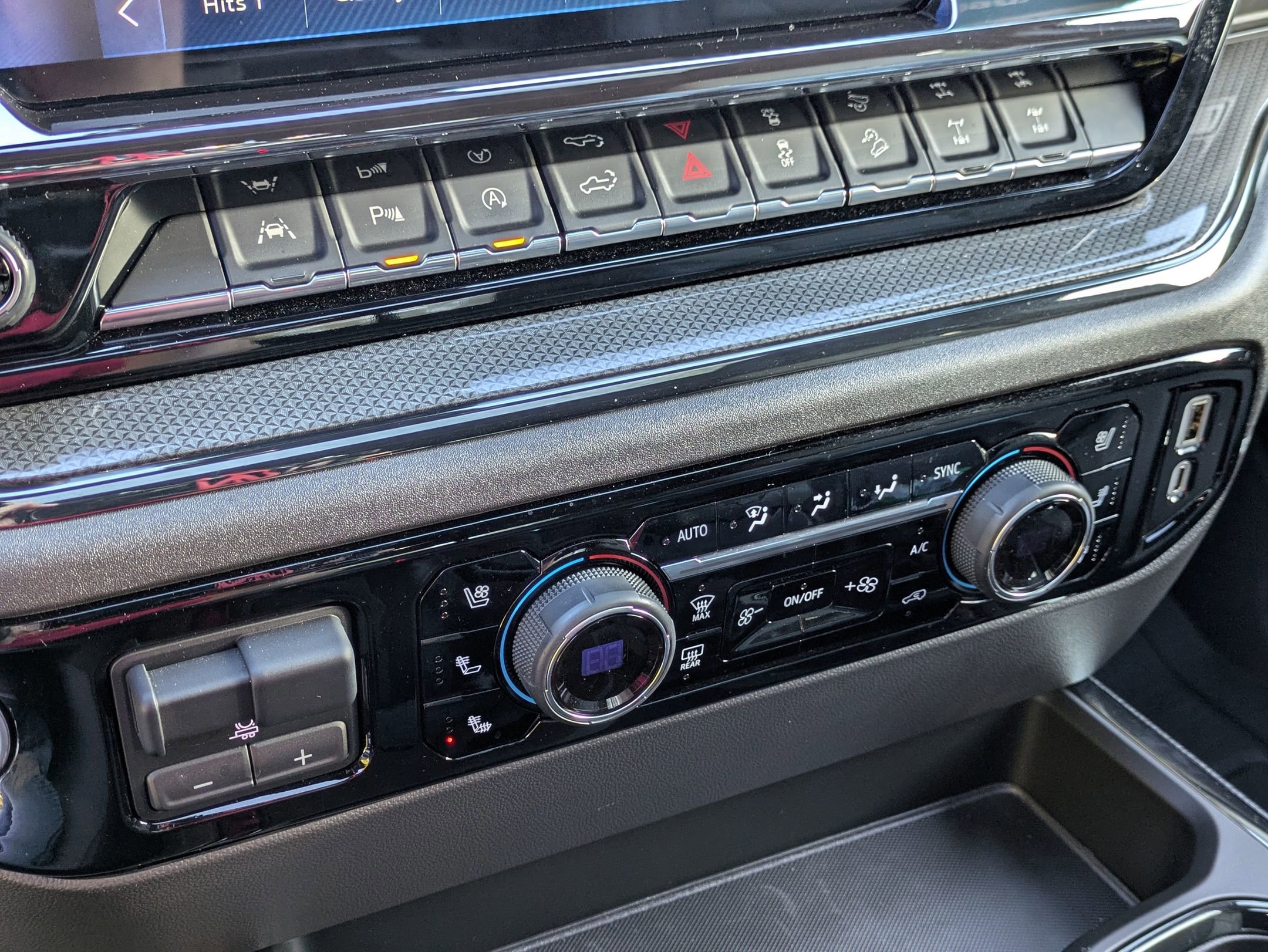 Used 2024 Chevrolet Silverado 1500 ZR2 w/ Technology Package image 25