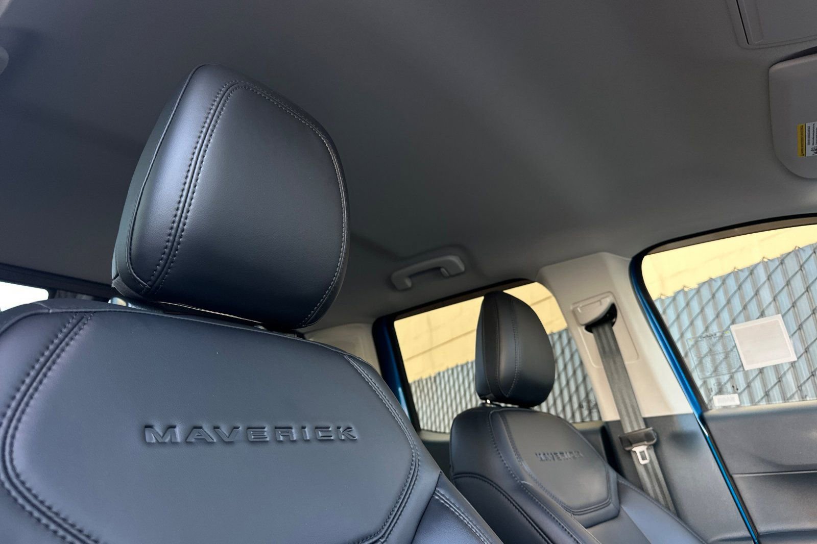 Certified 2025 Ford Maverick Lariat w/ Black Appearance Package AWD/4WD image 15