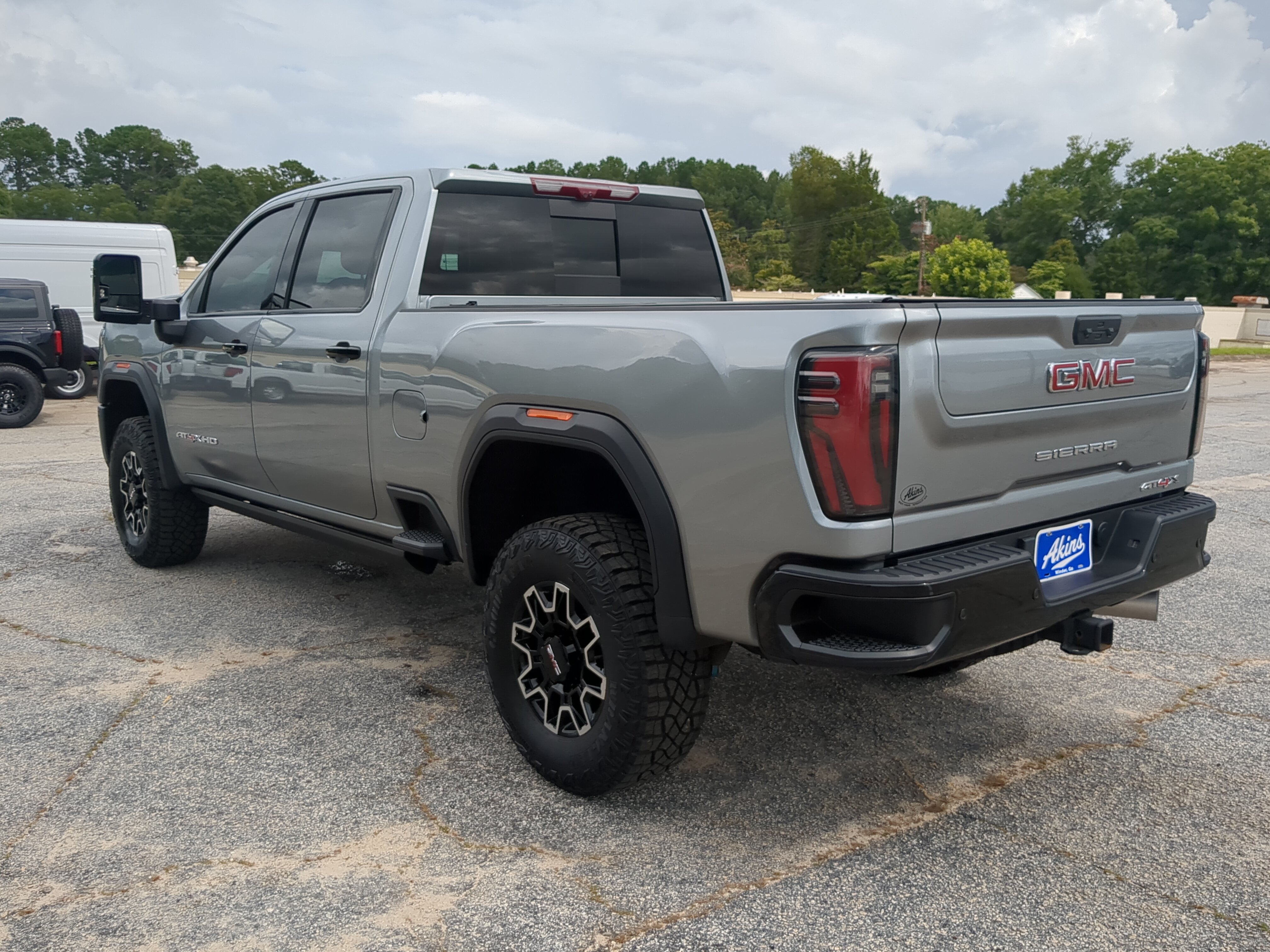 Used 2024 GMC Sierra 2500 AT4X AWD/4WD image 5