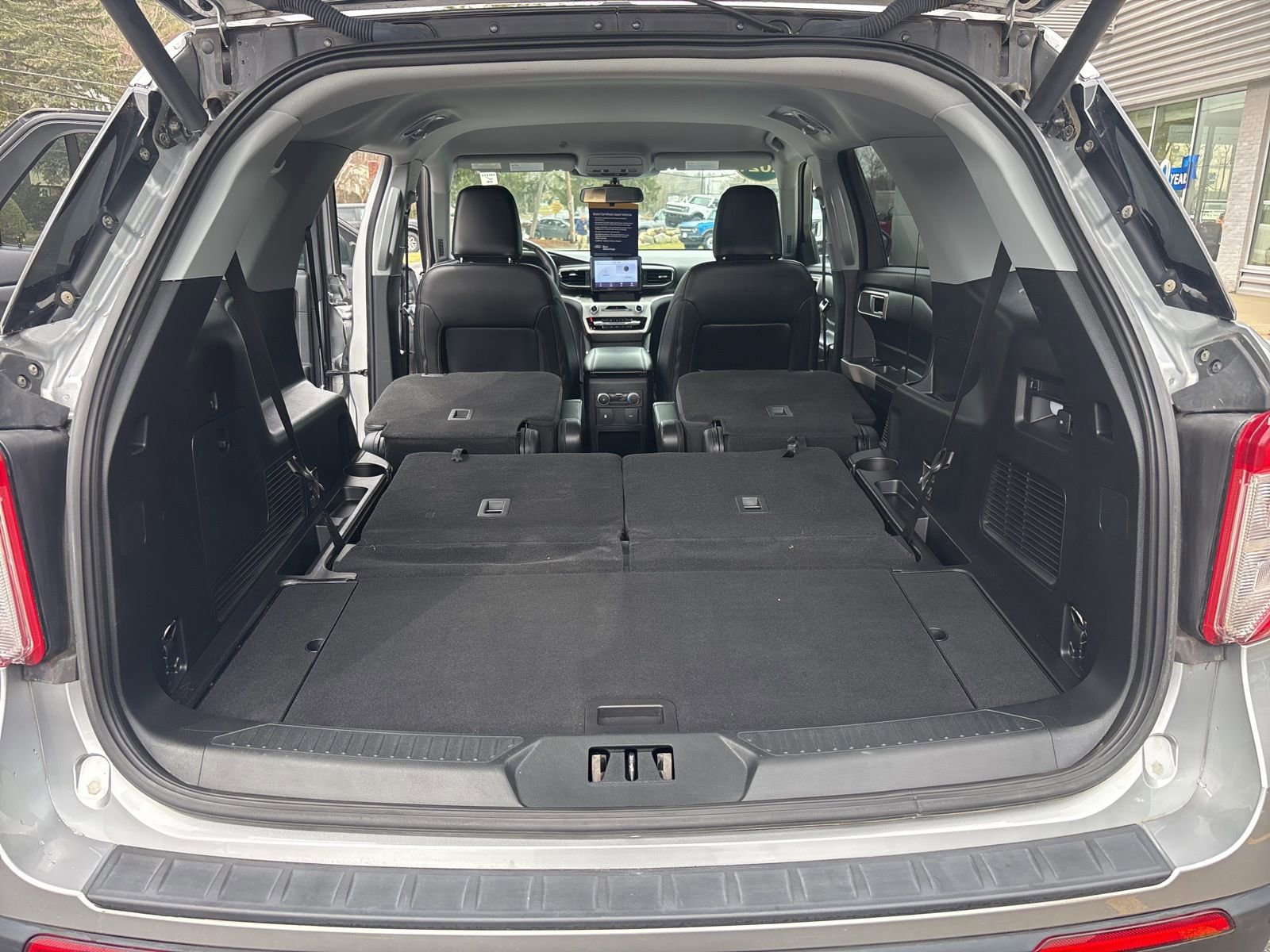 Certified 2021 Ford Explorer XLT w/ Equipment Group 202A image 47