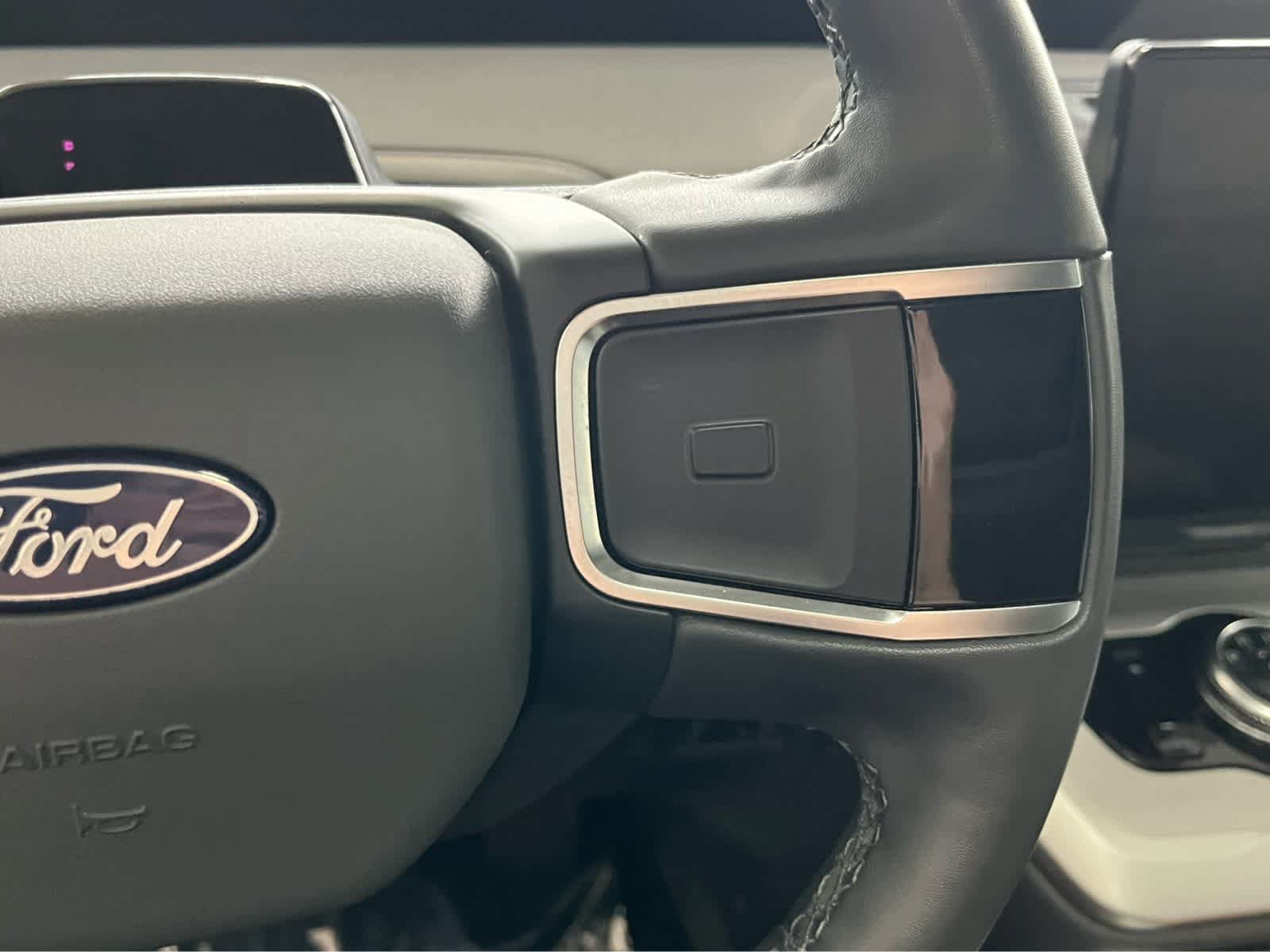 Certified 2025 Ford Expedition Active AWD/4WD image 29