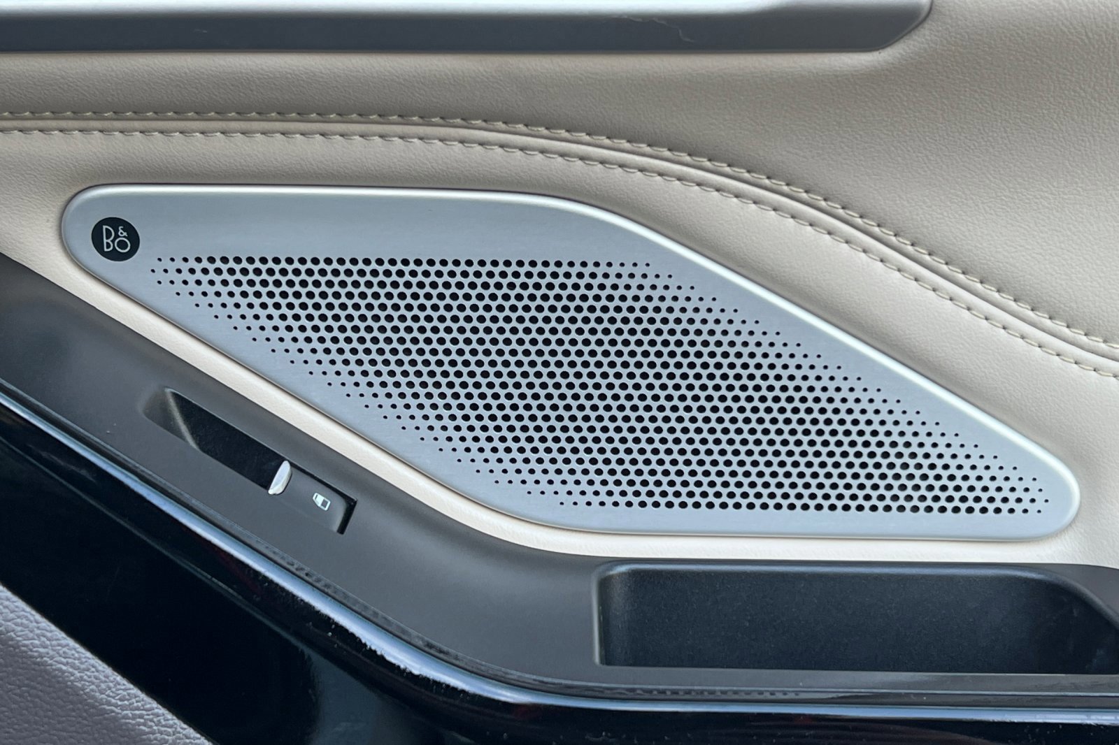 Certified 2022 Ford Explorer Platinum w/ Equipment Group 601A image 44