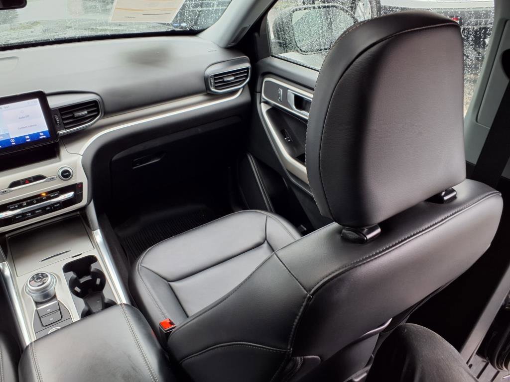 Certified 2022 Ford Explorer XLT w/ Equipment Group 202A image 17