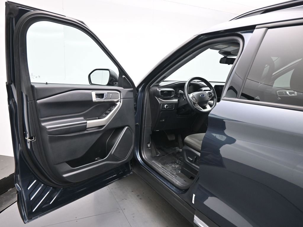 Certified 2022 Ford Explorer XLT image 9