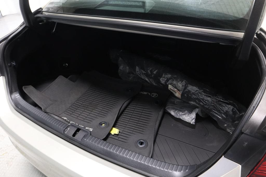 Used 2022 Lexus ES 350 w/ Premium Package FWD image 17