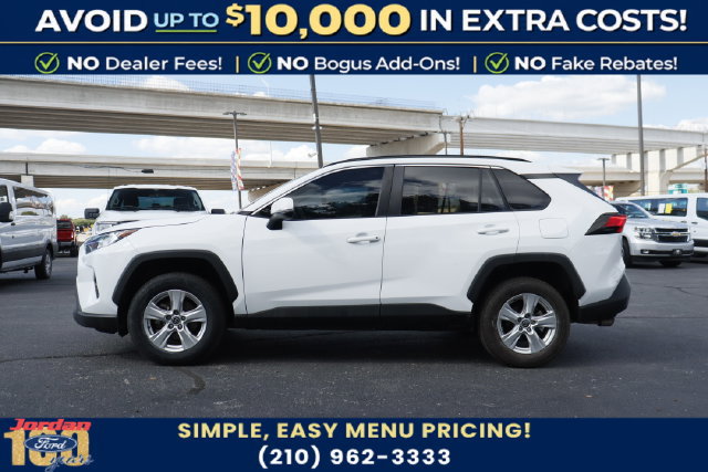 Used 2021 Toyota RAV4 XLE FWD image 4