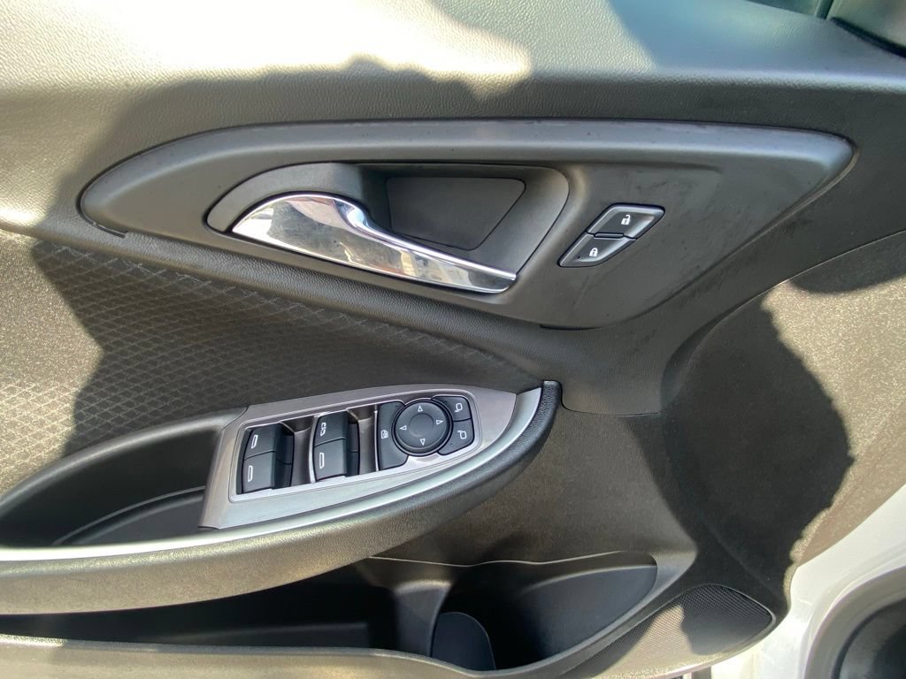 Used 2025 Chevrolet Malibu LT FWD image 11