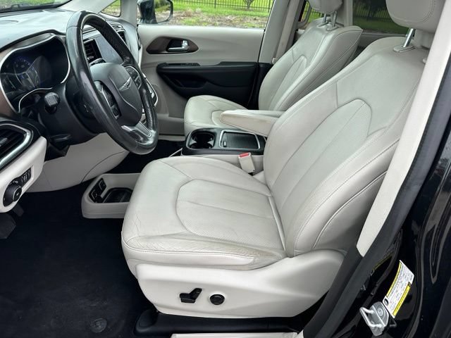 Used 2019 Chrysler Pacifica Touring-L Plus w/ Advanced Safetytec Group FWD image 21