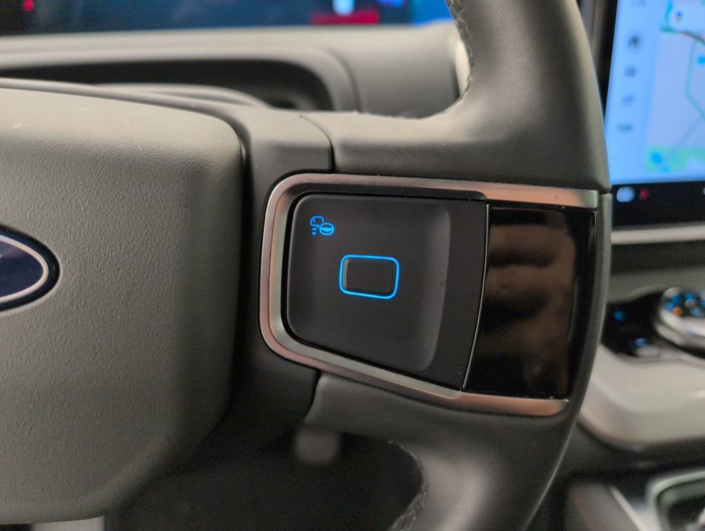 Certified 2025 Ford Expedition Active image 46