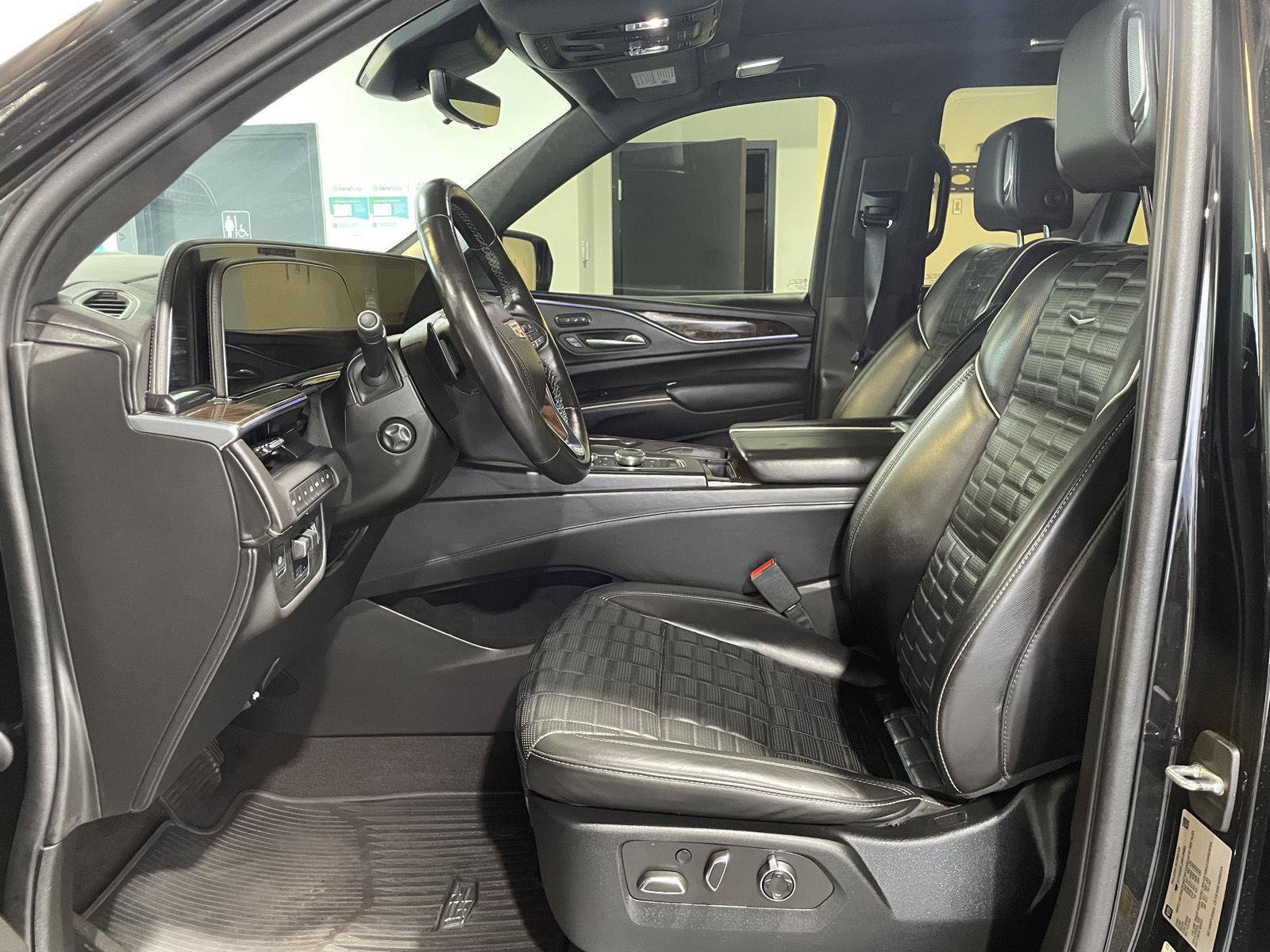 Used 2022 Cadillac Escalade Sport Platinum w/ LPO, ONYX Package AWD/4WD image 19